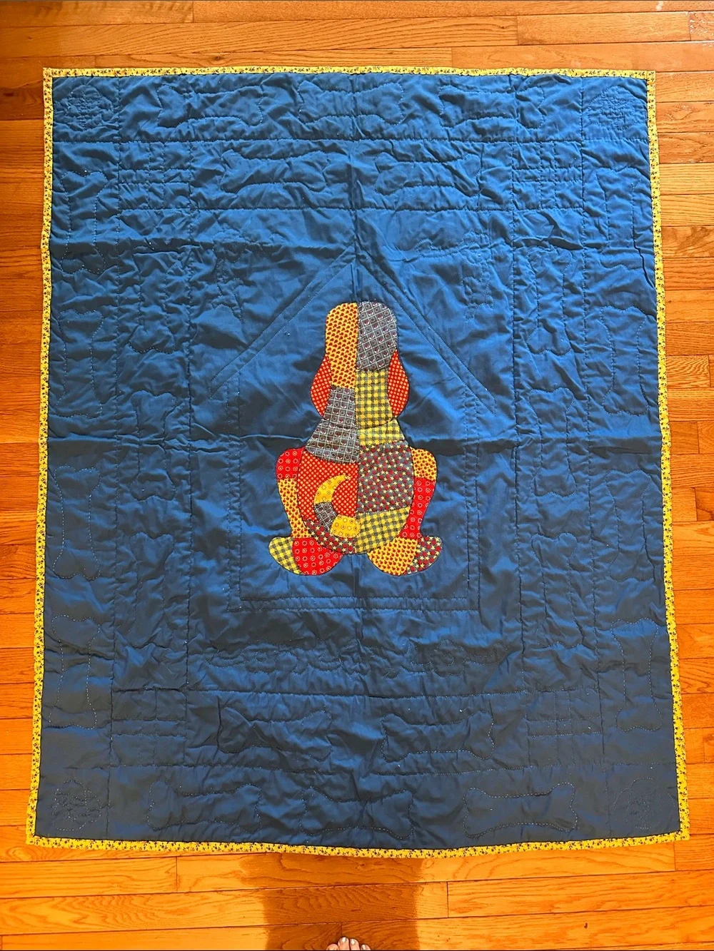 1960s handmade calico dog baby, toddler quilt primary colors, dog bone stitching